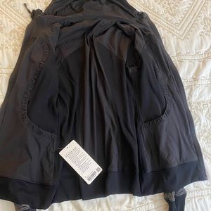 Black Lulu Lemon woman’s doble face jacket